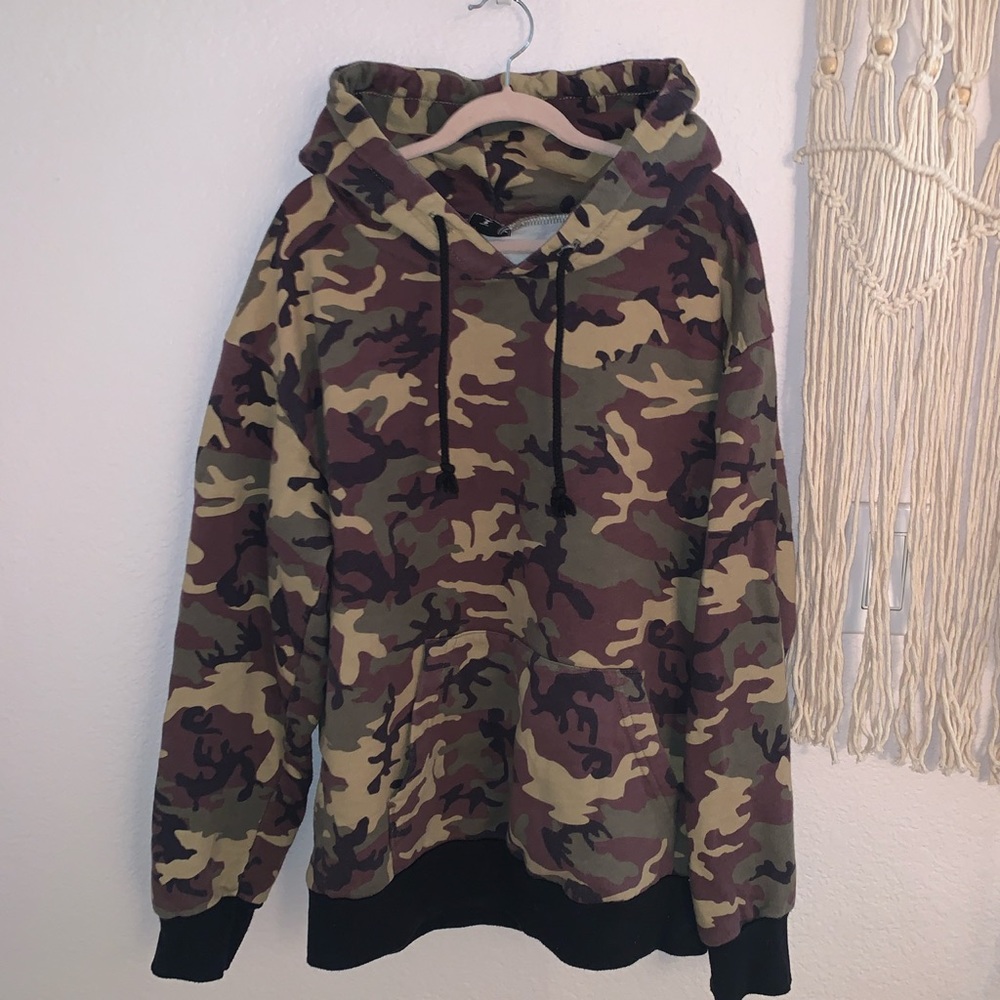 Yes y’all Kylie got clothing too.